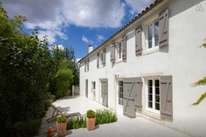 La Tonnelle Fleurie Chambres D'Hotes Sainte-Soulle Экстерьер фото