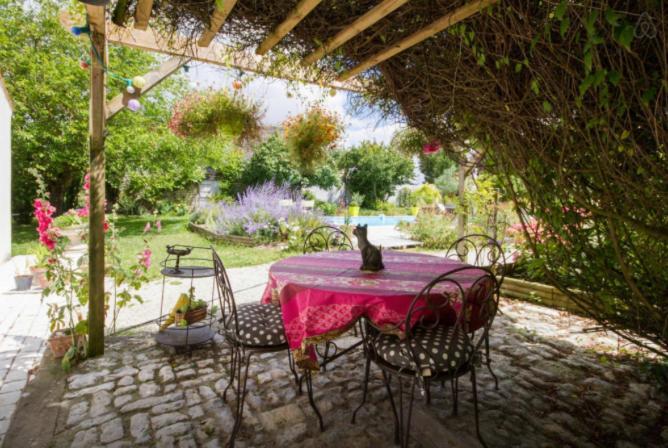 La Tonnelle Fleurie Chambres D'Hotes Sainte-Soulle Экстерьер фото
